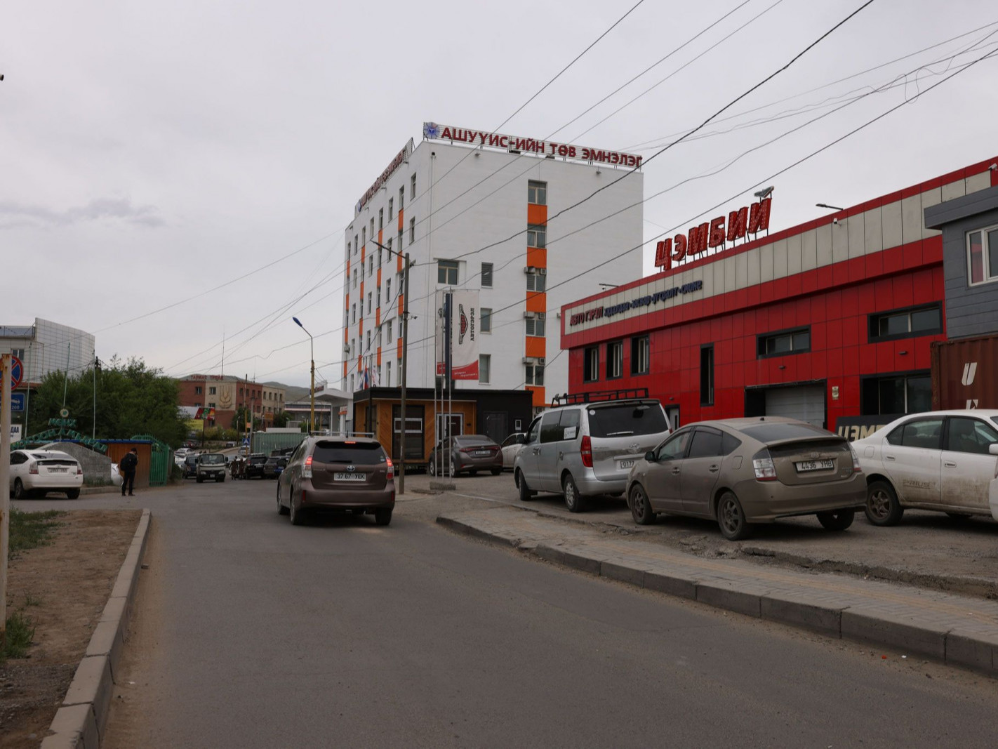Зөвшөөрөлгүй барьсан 52 гаражийг буулгаж, авто зогсоол байгуулна