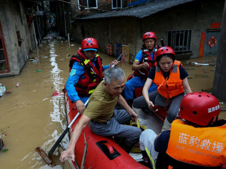 БНХАУ-д орсон их хэмжээний борооны улмаас дөрвөн хүн амиа алдаж, 378 байшин нуржээ