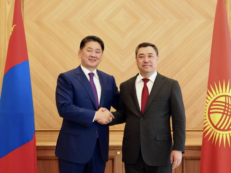 Монгол Улсын Ерөнхийлөгч У.Хүрэлсүх Киргизстаны ерөнхийлөгчтэй уулзжээ