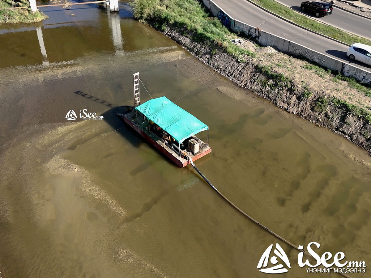 ВИДЕО: БНСУ-аас хувь хүний оруулж ирсэн “River dredge pump”  хөдөлгүүрт завийг ашиглан Дунд голыг цэвэрлэж байгаа бөгөөд  цаашид улсад хоёр завь худалдан авна /ФОТО/ 