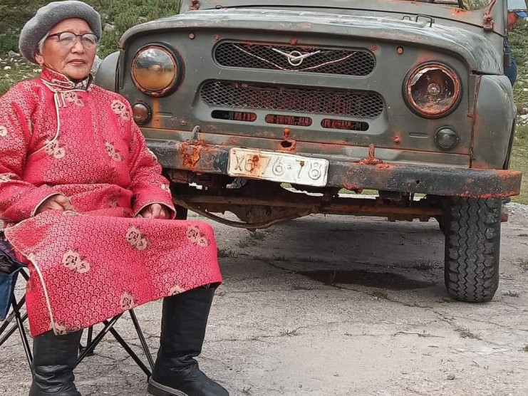 Хөвсгөл нуурт 44 жилийн өмнө автомашин нь живэхэд амьд үлдсэн их эмч Л.Сэмжид орон нутагтаа аж төрж байна 