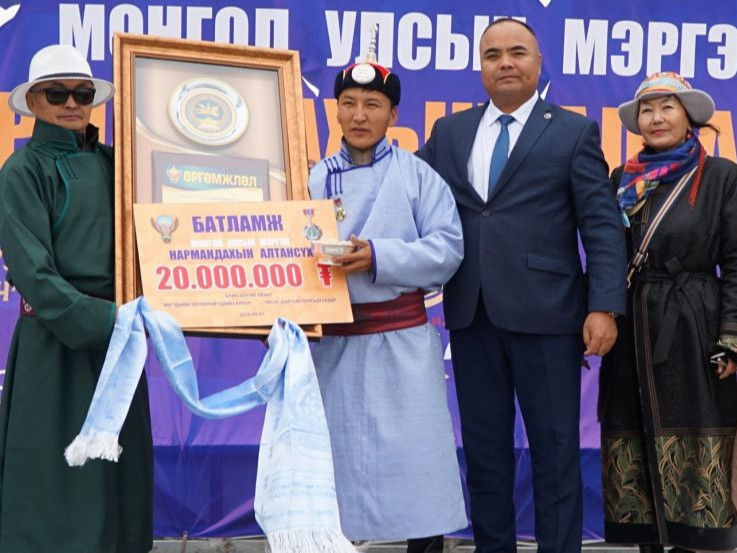 Баян-Өлгий аймаг Улсын мэргэн цол хүртсэн харваачдаа 20 сая төгрөгөөр урамшуулжээ