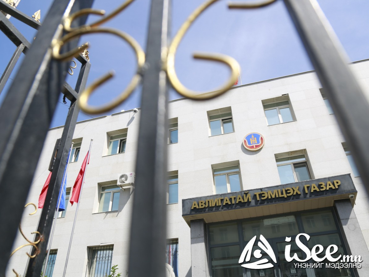 Нийслэлийн Хөрөнгө оруулалтын газрын даргаар ажиллаж байсан С.Цэдэнсодномыг өчигдөр орой Чингис хаан нисэх онгоцны буудлаас баривчилжээ