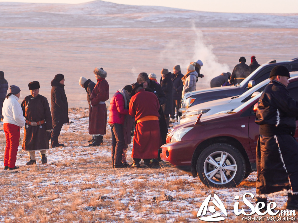 Улаанбаатарт ялимгүй цас орж, 17 градус хүйтэн байна