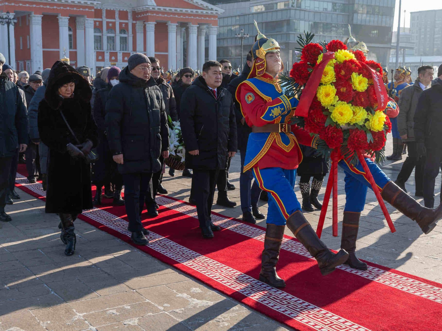 Төр, нийгмийн зүтгэлтэн, цэргийн суут жанжин Д.Сүхбаатарын мэндэлсний 132 жилийн ой өнөөдөр тохиож байна