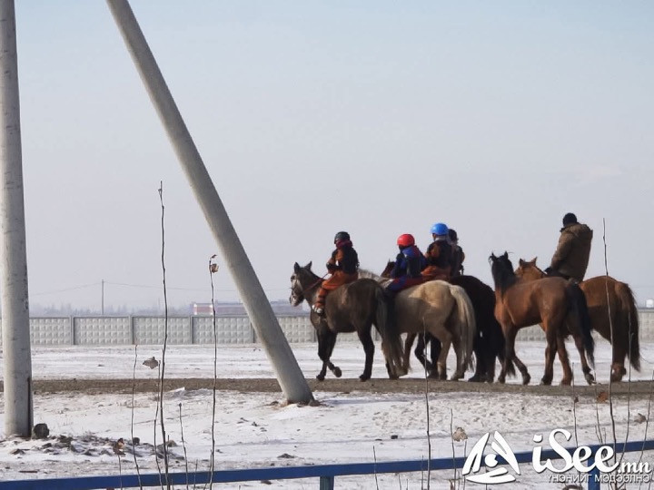 Өвөл, хаврын морин уралдааныг сэргээсэн Засгийн газрын шийдвэрийг албажуулж, 18 нас хүрээгүй хүүхдээр хурдан морь унуулахыг хоригложээ 