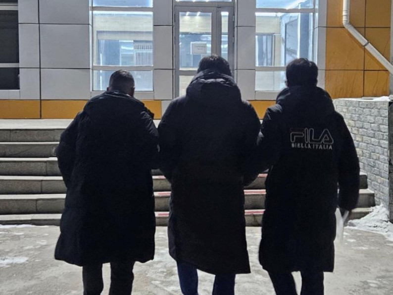Интерполын шугамаар олон улсын хэмжээнд эрэн сурвалжлагдаж байсан “Б”-г БНСУ-аас албадан авч иржээ