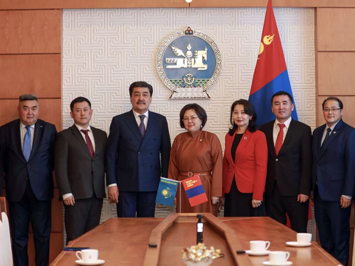 Бүгд найрамдах Казахстан улсын экологи, байгалийн нөөцийн сайд Е.Насынбаев манай улсад айлчиллаа