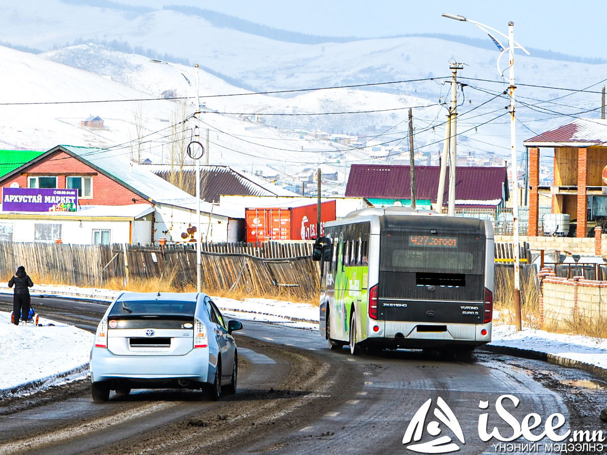 Автобусан дотор утсаа алдсан иргэний утсыг жолооч нь хаалгаа онгойлгохгүй зогсож байгаад олж өгчээ