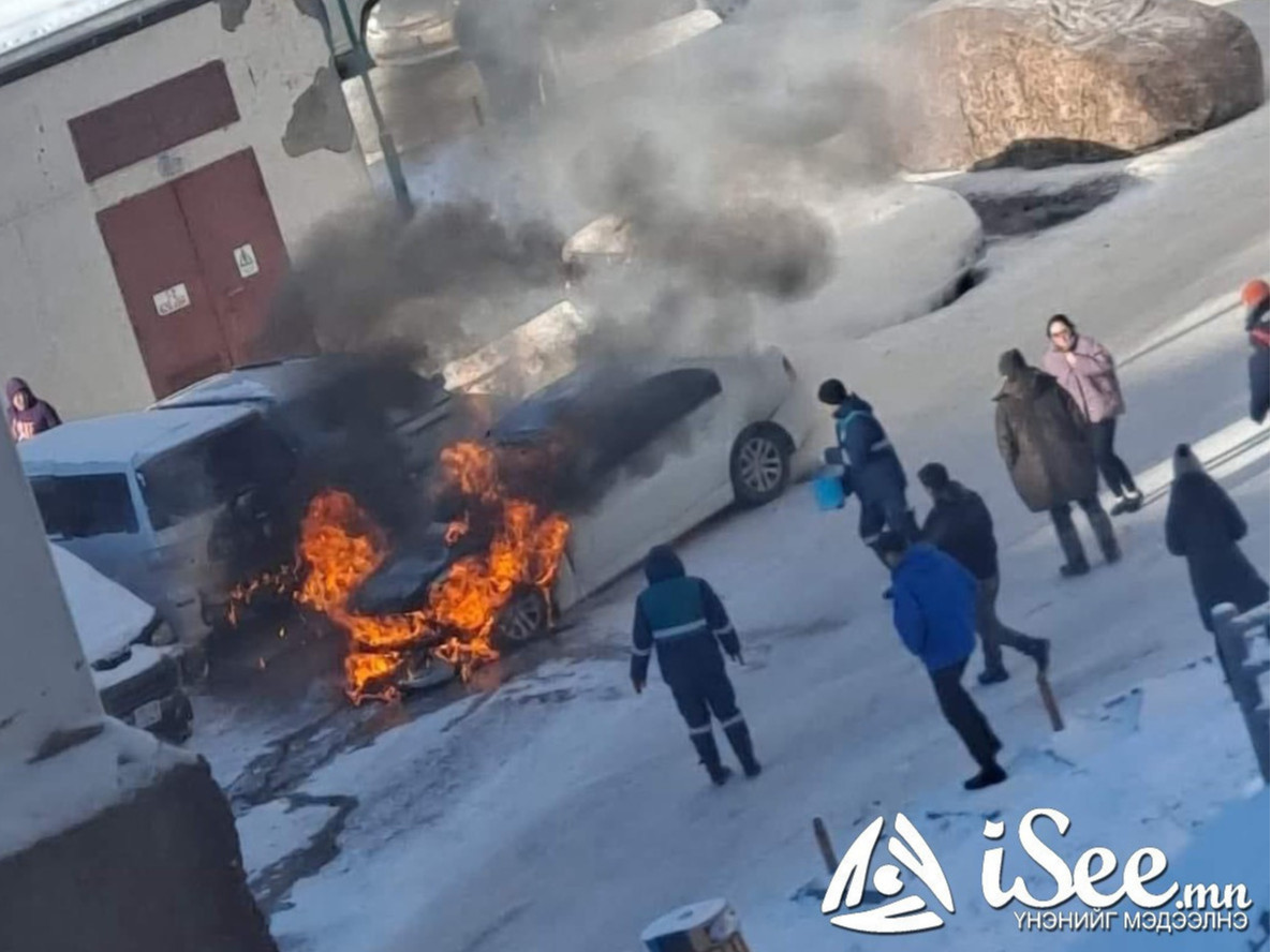 Өчигдөр Акуа  болон Хайлюкс загварын автомашин шатжээ 