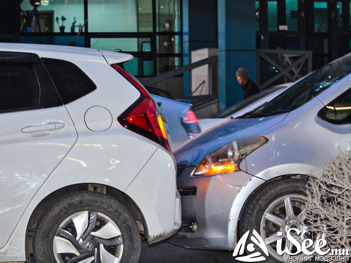 Автомашины төмөр хийцэд хавчуулагдан нэг иргэн нас баржээ