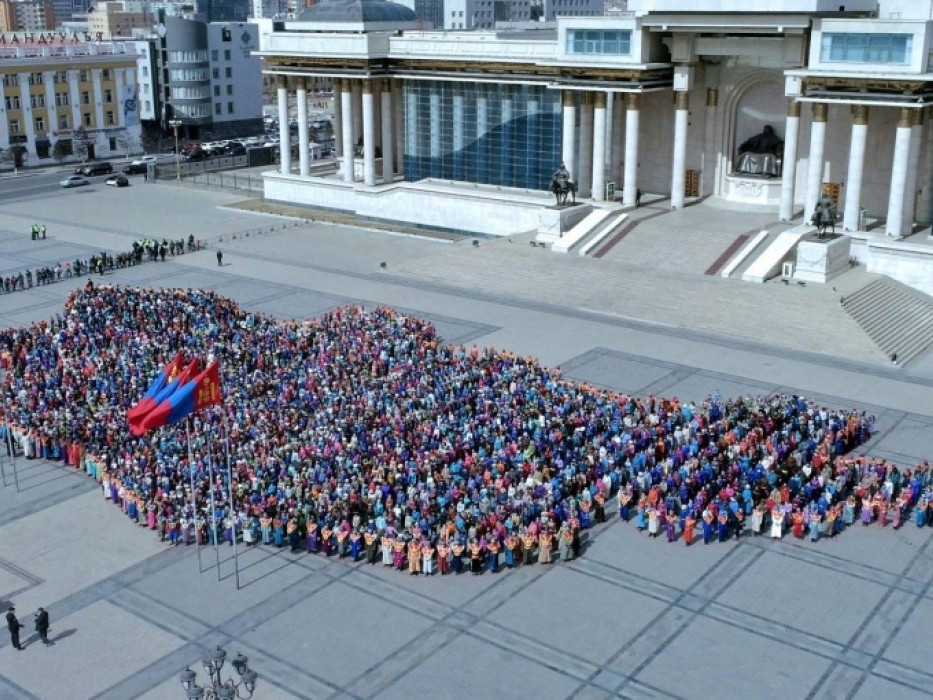 "Тусгаар тогтнол" шүлгийг 9 дүүрэг, 21 аймгийн төв цэгт хүүхдүүд зэрэг уншина
