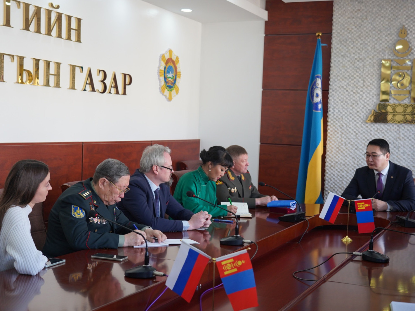 Дэлхийн хоёрдугаар дайны ялалтын 80 жилийн ойн хүрээнд ОХУ-аас ажлын хэсэг Дундговь аймагт ажиллаж “Фронт” С.Цэгмид гуайд хүндэтгэл үзүүллээ