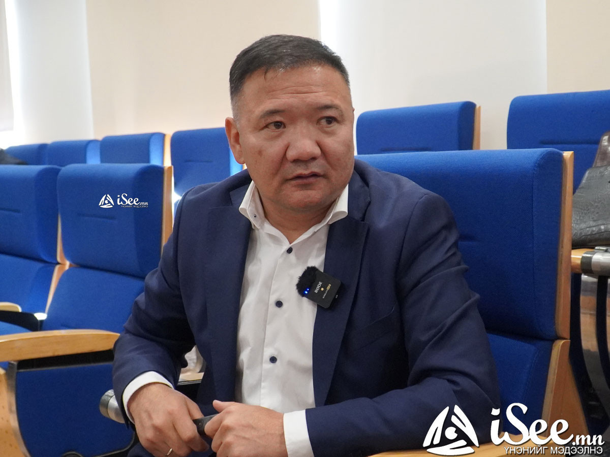 УИХ-ын гишүүн О.Амгаланбаатар Үндсэн хуулийн "Ерөнхийлөгчийг зөвхөн нэг удаа сонгоно" гэх заалтыг өөрчлөх хуулийн төслийг санаачилж эхэлжээ