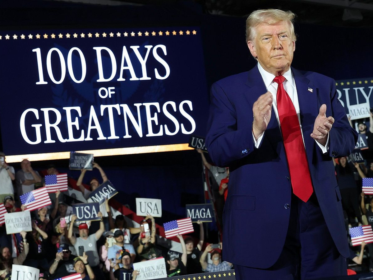 Д.Трамп "100 хоног”-ын тайлангаа тавьж, цагаачлалын хатуу бодлого, төрийн зардлын бууруулалтаа гол амжилт гэж нэрлэжээ