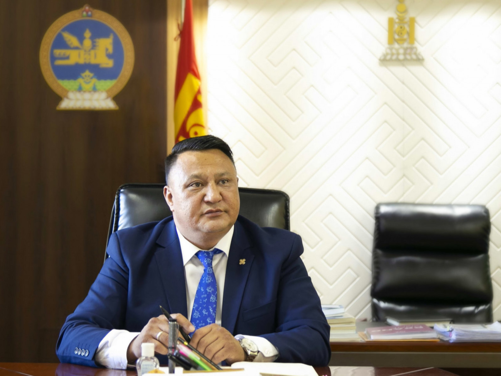 Хууль бусаар газар орны нэр өөрчлөх гэмт хэрэгт холбогдсон Д.Бауыржан нарын 14 хүний хэргийг хяналтын шатны шүүх хэлэлцэхээс татгалзжээ