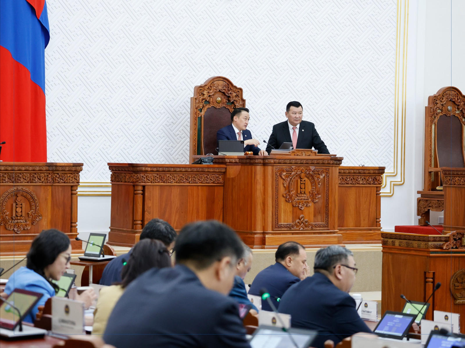 ЧУУЛГАН: Хууль, тогтоолын төслүүдийг хэлэлцэхийг дэмжиж, анхны хэлэлцүүлэгт бэлтгүүлэхээр шилжүүлжээ 