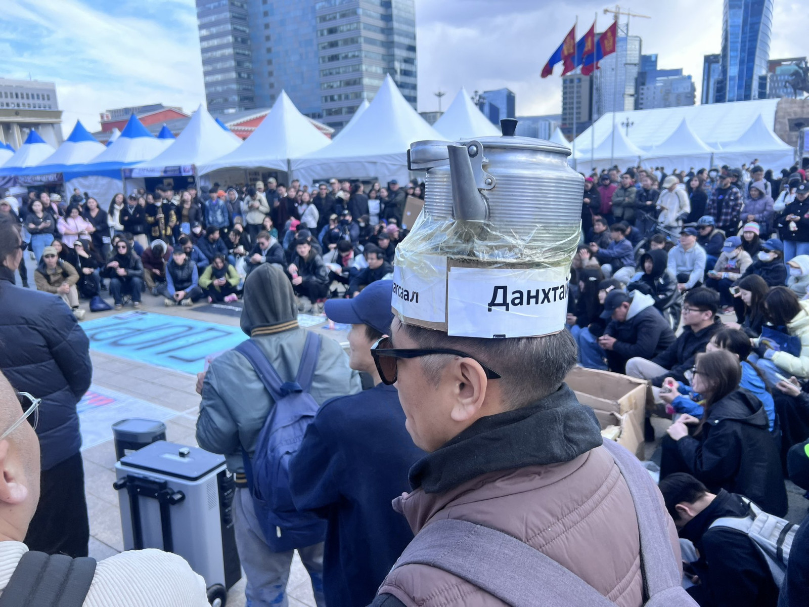 "Огцрох амархан" жагсаалд номын компаниуд нэгдэж "Номтой жагсаал" болон үргэлжилж байна