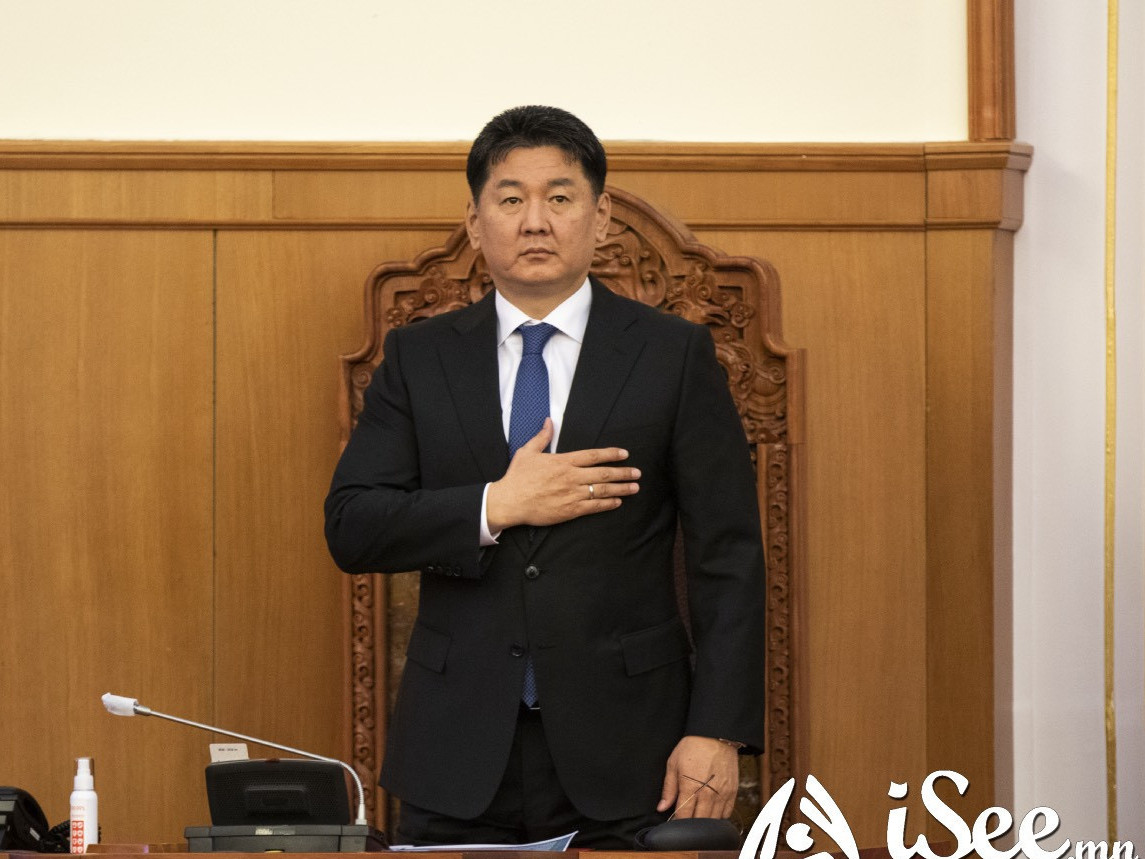 У.Хүрэлсүх: Намайг Ерөнхийлөгч байх хугацаанд Үндсэн хуульд гар хүрэхгүй