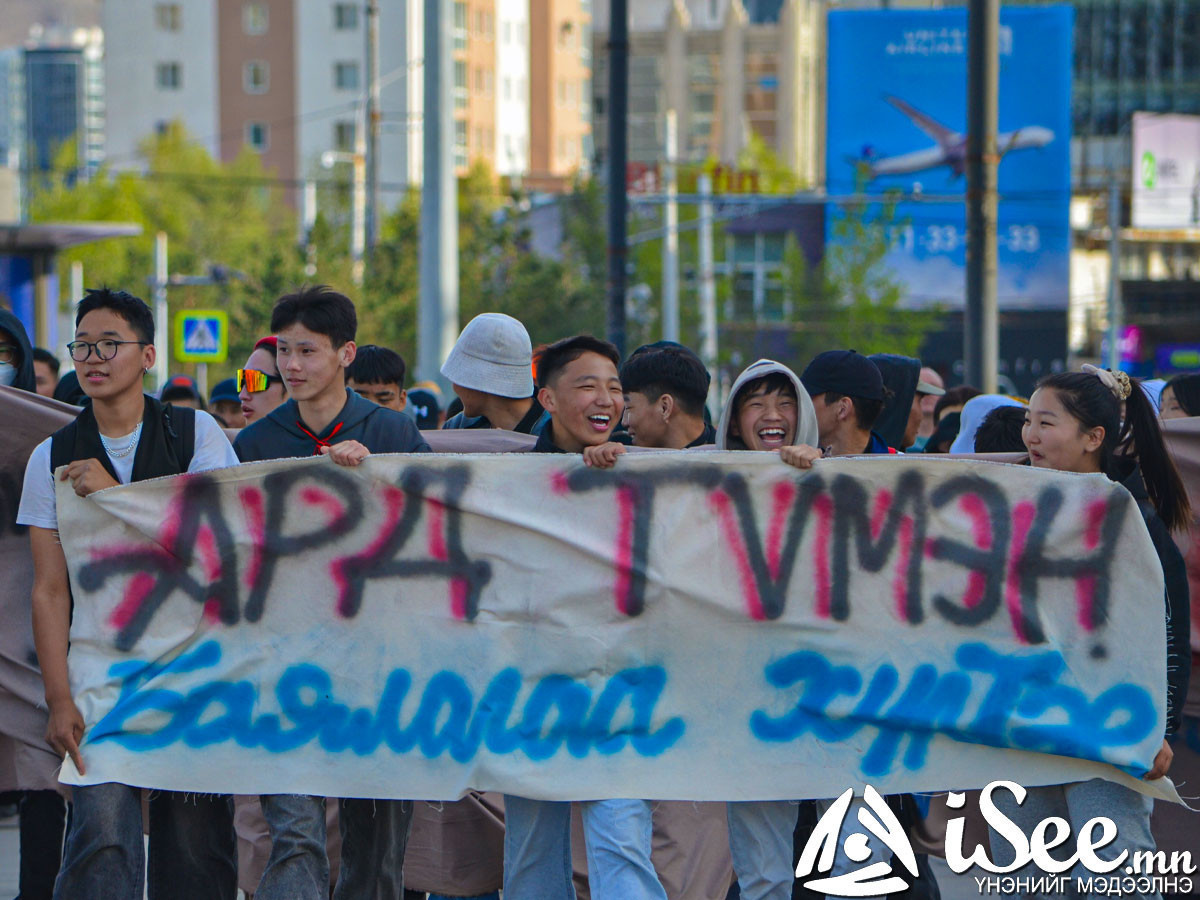 Ерөнхий сайдыг огцруулах шийдвэр гарч, "Ухаа худгаа авъя" жагсаал өчигдөр үргэлжилсэнгүй
