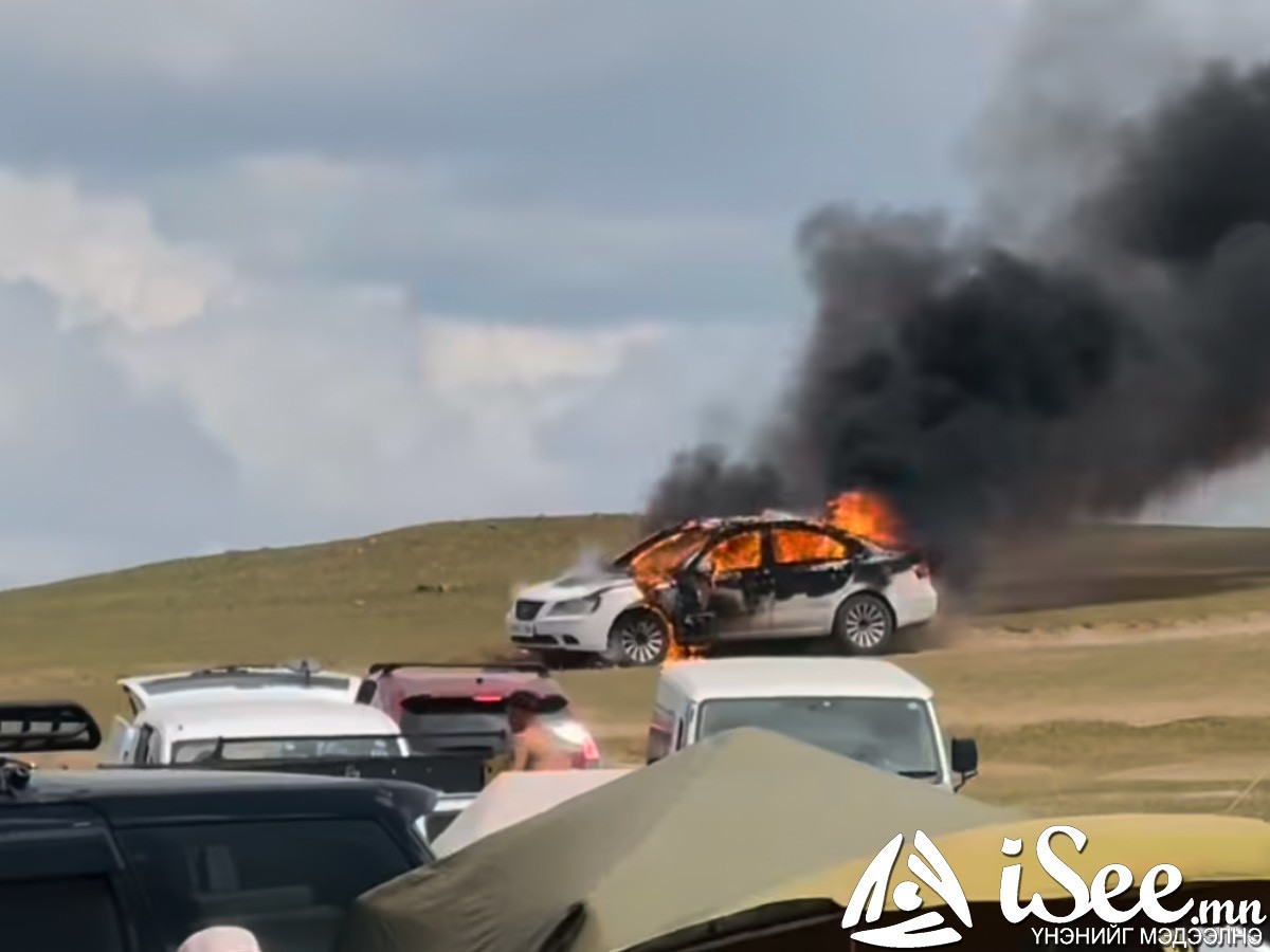 ВИДЕО: "Хүй долоо худагт шатаж байсан суудлын автомашиныг унтраасан, галд өртсөн хүн байхгүй" гэж ОБЕГ-аас мэдээллээ