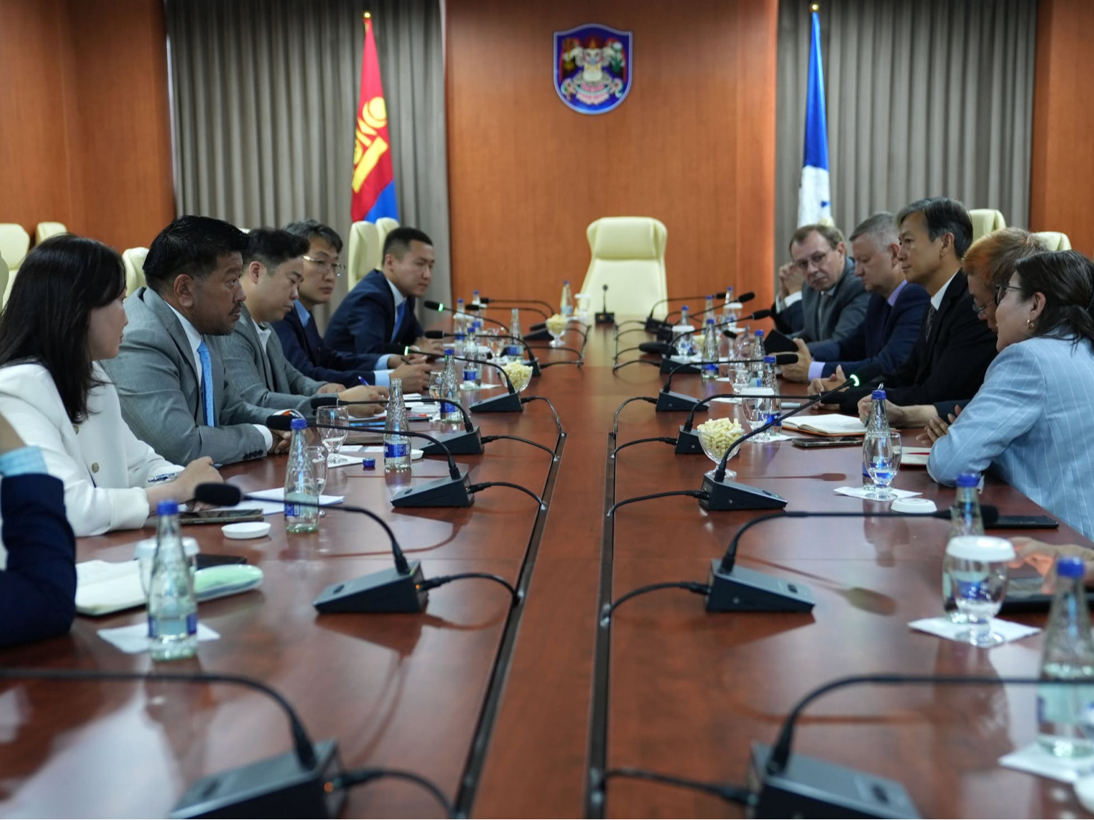 Энэ онд нийслэлийн Чингэлтэй, Баянгол дүүргийн таван хорооны 5000 өрхийг дулаалж, хийн халаагуурт шилжүүлнэ