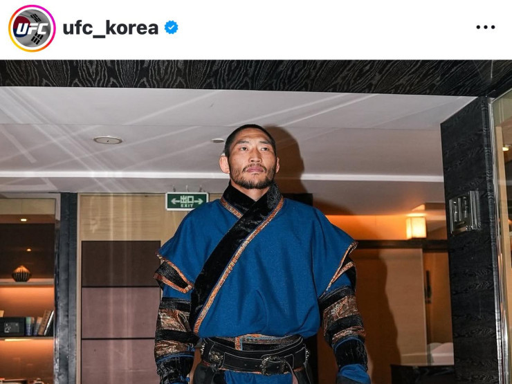 ФОТО: Т.Нямжаргал Шанхай дахь "UFC" тулаанд зориулж монгол үндэсний хувцсаараа гоёсон нь олон улсын хэвлэлийн анхаарлыг татав