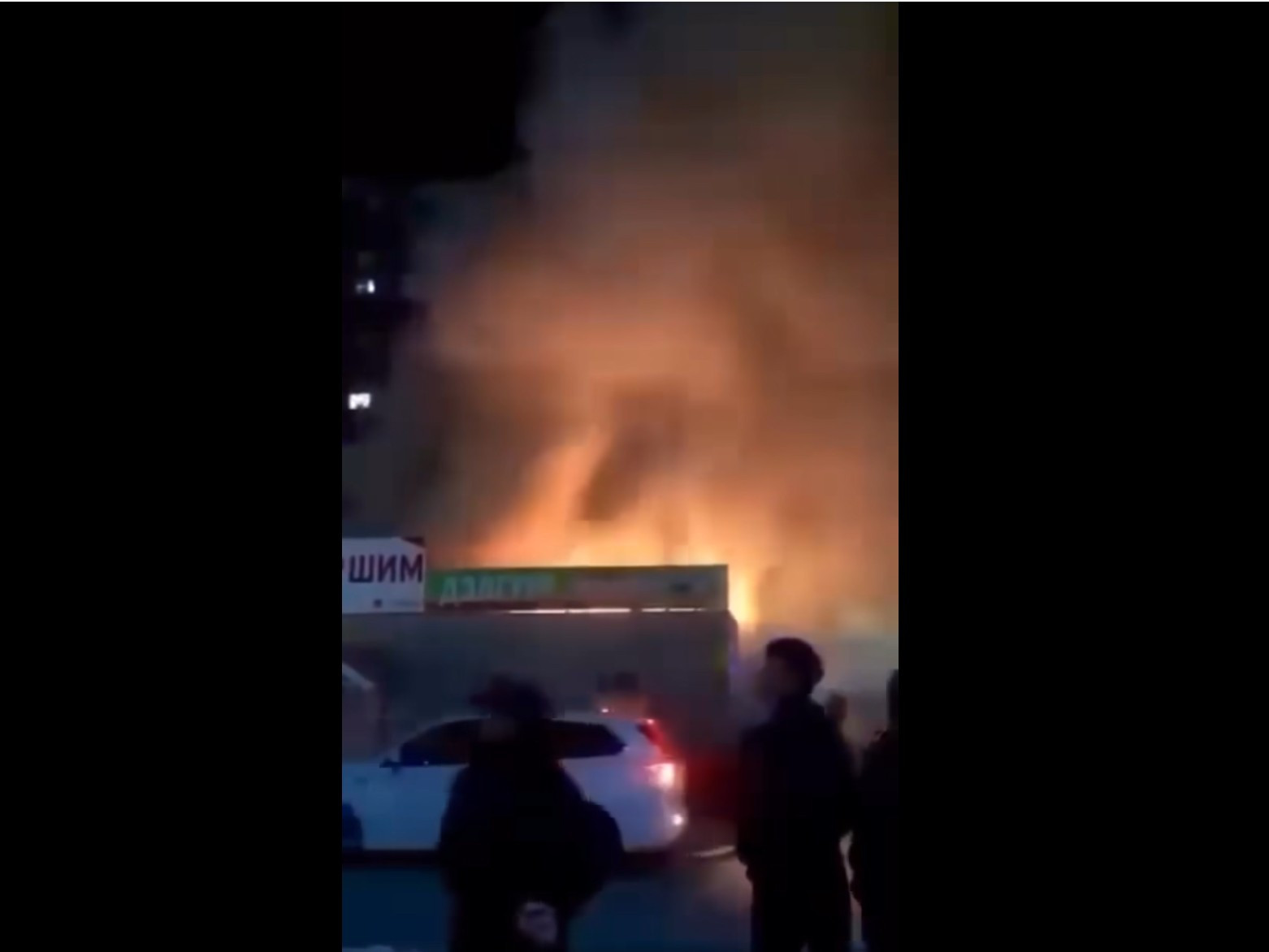 Дэлгүүрийн барилгын дээвэр, нэг давхар шатаж байсныг бүрэн унтраасан гэж ОБЕГ-аас мэдээллээ 