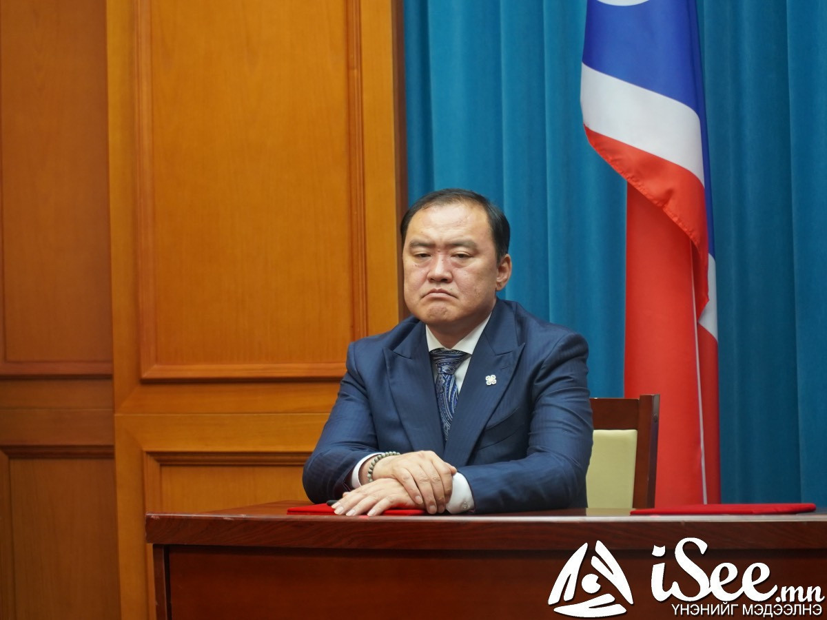 Л.Гантөмөр илтгэл тавьж, намын даргаас чөлөөлөгдөх хүсэлтээ ҮБХ-нд гаргалаа 