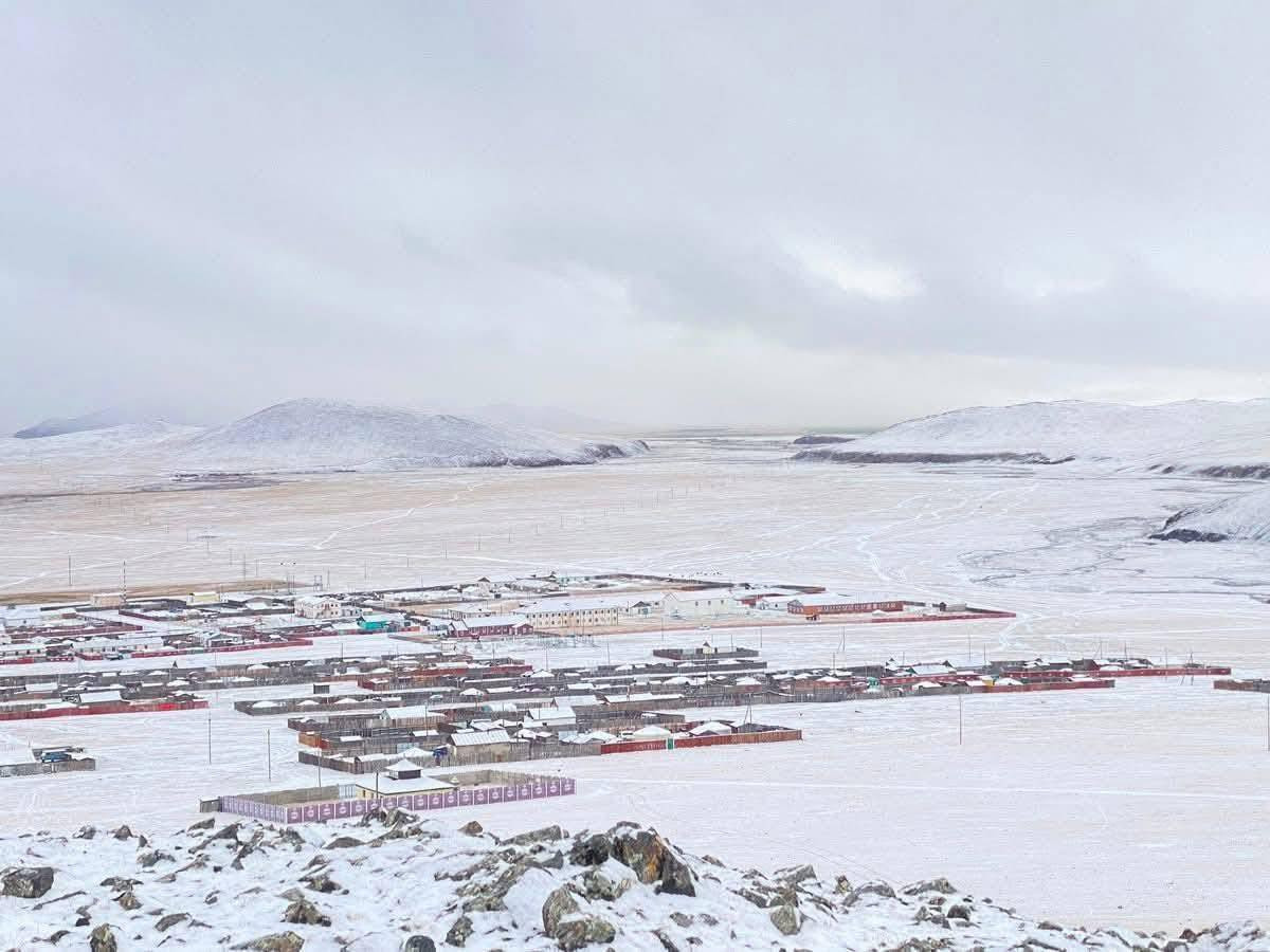 ФОТО: Завхан аймгийн Яруу суманд анхны цас оржээ