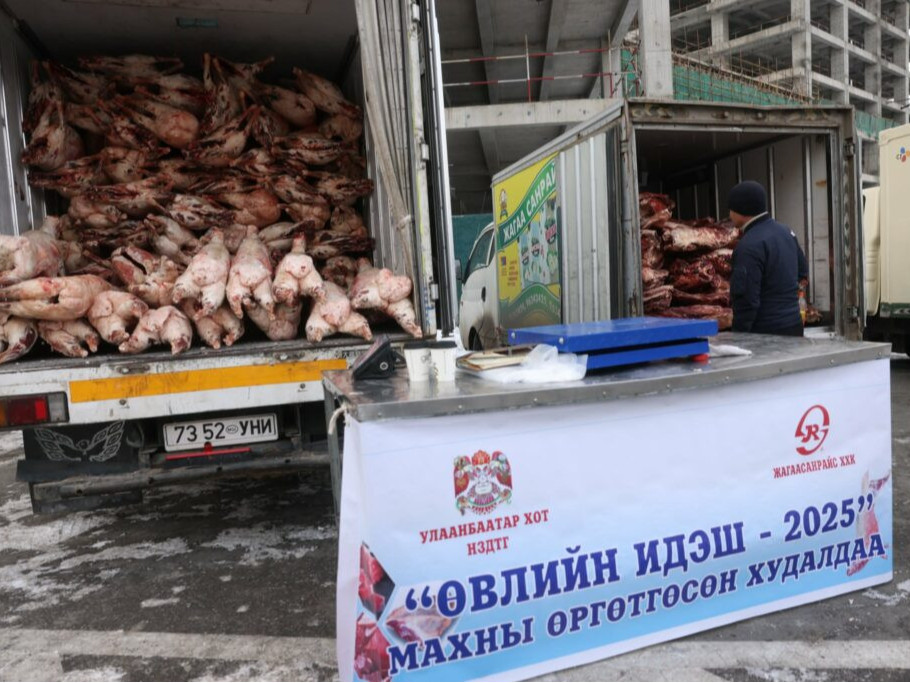 Төв цэнгэлдэх хүрээлэнд өвлийн идэш зарж байна