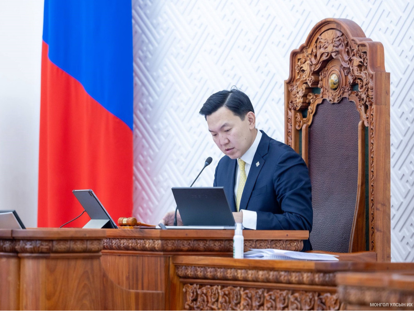 Үндэсний их баяр наадам, Цагаан cap амралтын өдрүүдтэй давхацсан тохиолдолд дараагийн долоо хоногийн ажлын өдрүүдэд шилжүүлэх саналыг гишүүдийн олонх дэмжлээ