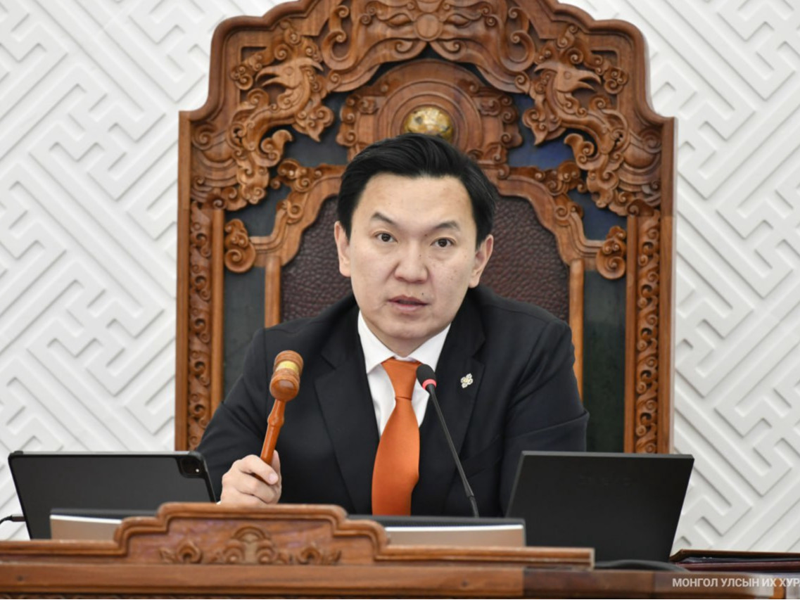 Төлөвлөгөөт хяналт шалгалтын цаглавар, хаврын чуулганаар хэлэлцэх асуудлын тухай тогтоол баталж,  намрын ээлжит чуулган өндөрлөлөө