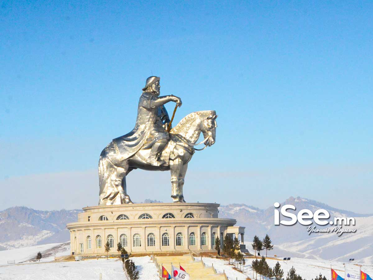 Улаанбаатарт ялимгүй цас орж, 8 градус хүйтэн байна
