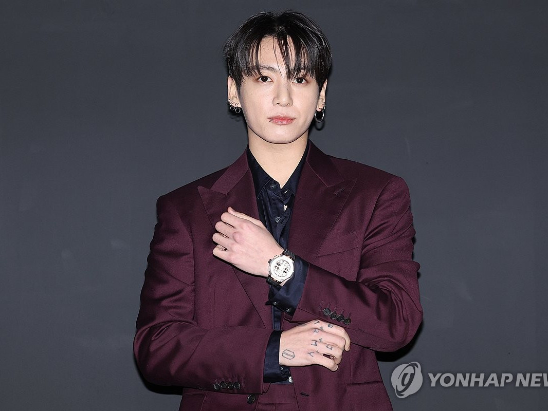 BTS хамтлагийн гишүүн Жонгүгийг мөрдсөн Бразил эмэгтэйд яллах дүгнэлт үйлджээ