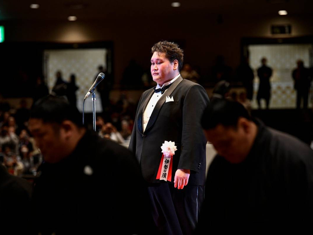 Шавьдаа гар хүрсэн ёкозүна асан Терүнофүжи Г.Ган-Эрдэний цалинг хоёр сараар хасах арга хэмжээ авчээ