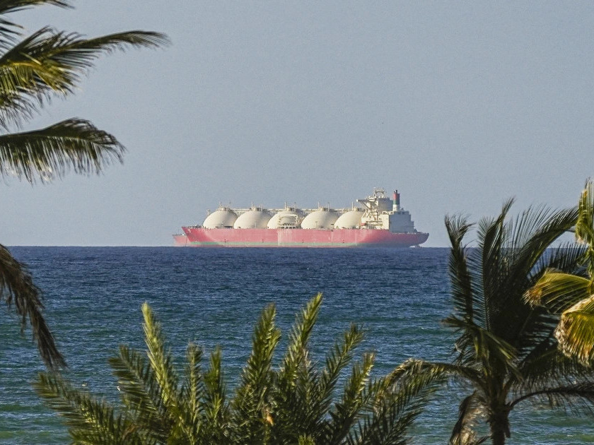 Ормузын хоолойг хаах мэдэгдлийн дараа Ираны дарга 4-5 долларын бензинийг санагалзах болно” гэж ёжилжээ