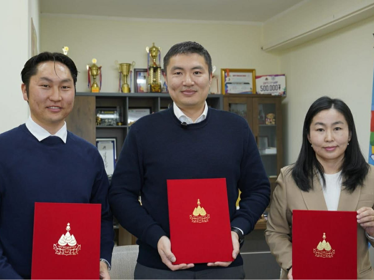 Чингэлтэй дүүрэгт нарны эрчим хүчээр сургууль, цэцэрлэгийн цахилгааны зардлыг бууруулах “нартай сургууль” төсөл эхэллээ