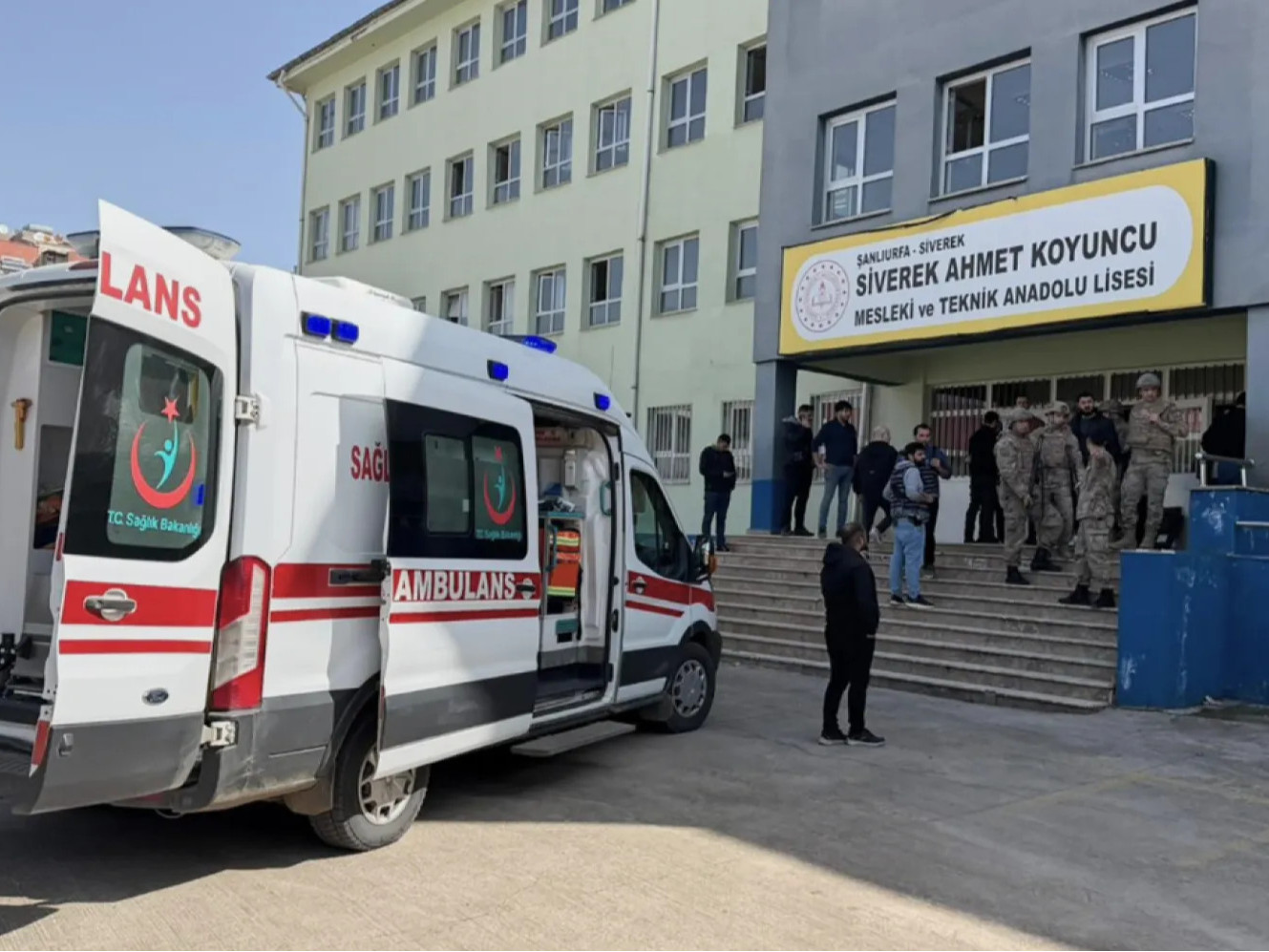 Туркийн дунд сургуульд гал нээсний улмаас есөн хүн амиа алджээ