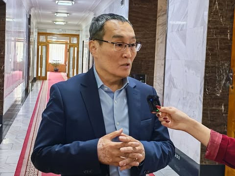 АН, МАН зөвшилцөж, УИХ-ын даргыг намаасаа түдгэлзүүлэхгүй харин намаас ангид байх зохицуулалтыг хуульчлахаар болсон гэлээ 