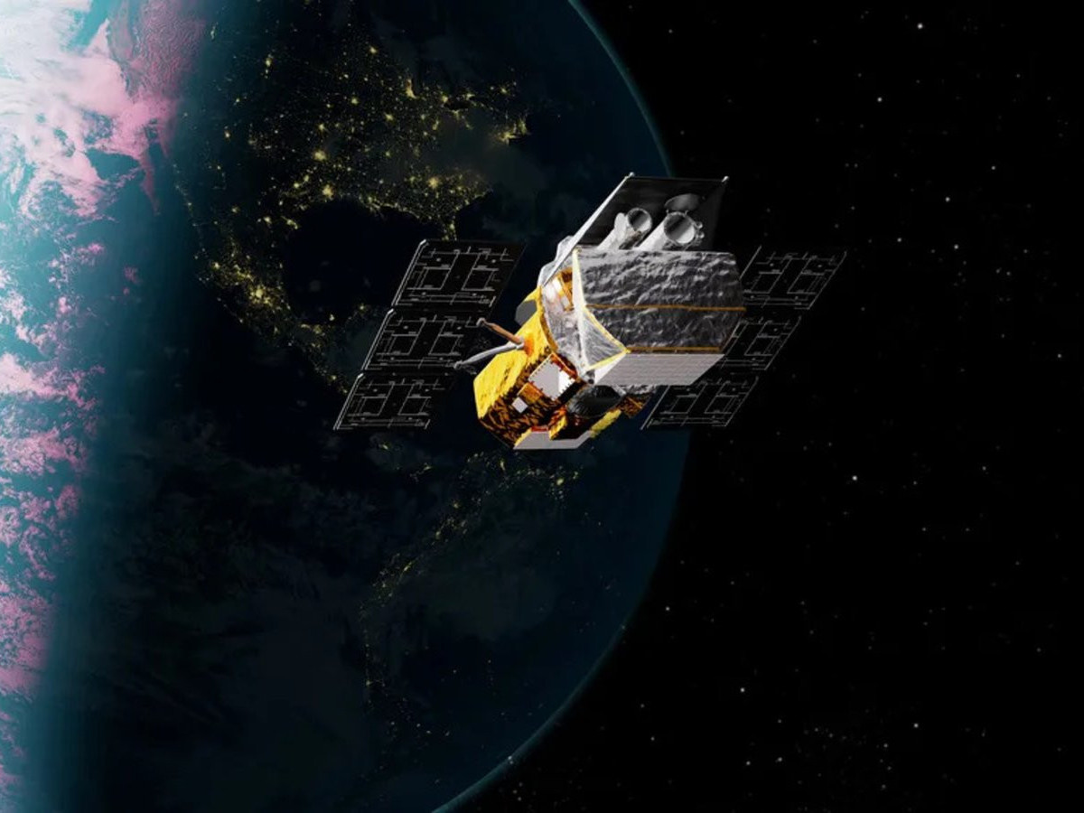 Хуучирсан телескопоо дэлхийд унахаас сэргийлэхийн тулд NASA робот сансрын хөлөг хөөргөнө