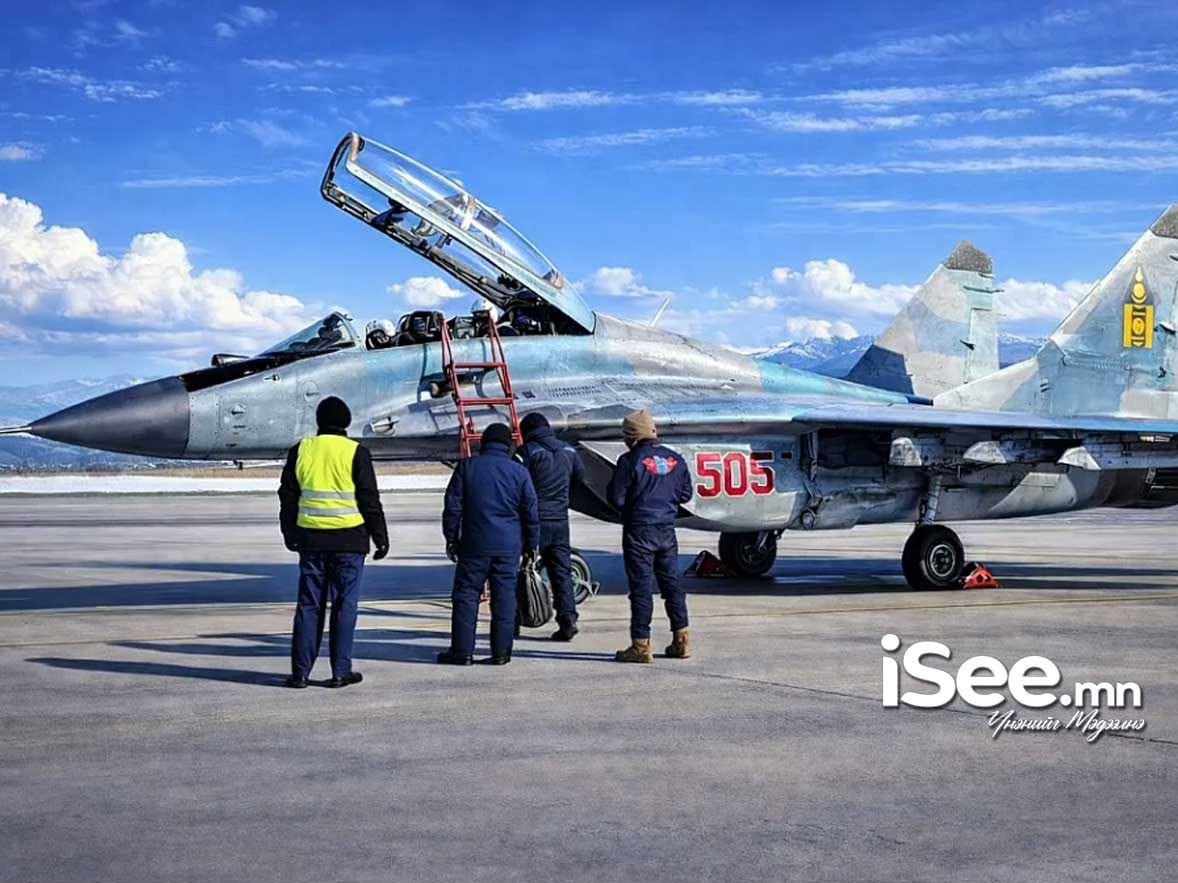 ВИДЕО: "Төрийн далбааны өдрөөр парадад оролцох байлдааны онгоцнууд бэлтгэлээ хангаж байна" гэв