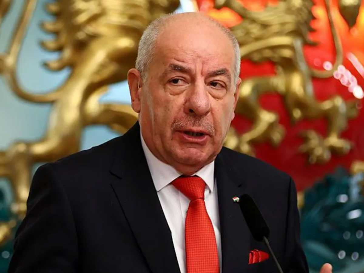 Виктор Орбаны үнэнч хүн гэгддэг Унгарын Ерөнхийлөгч огцрохыг зөвшөөрлөө