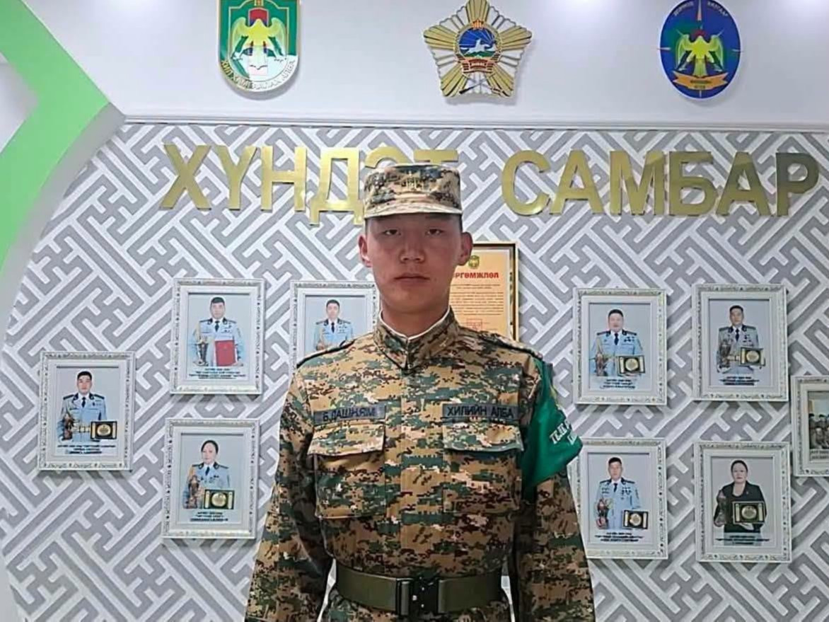 Хилчин байлдагч нэг өрхийн гурван иргэнийг галын аюулаас аварчээ
