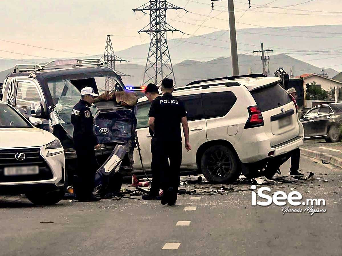 ТОДРУУЛГА: Яргайтын уулзварт болсон ослын улмаас хоёр хүн гэмтсэн бөгөөд шалгалтын ажиллагаа үргэлжилж байна 