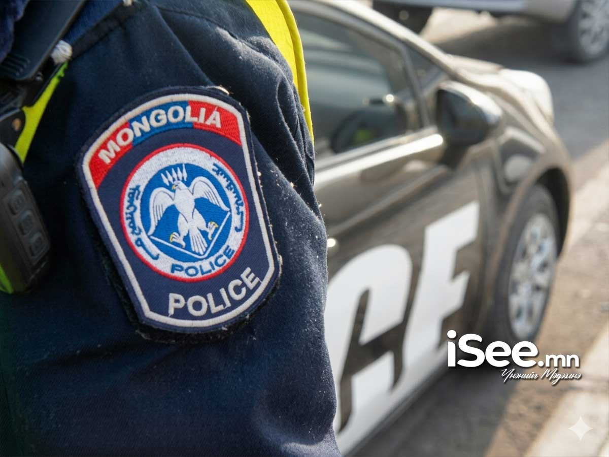 Замын хажуу руу онхолдсон машинаас жолоочийг эсэн мэнд гаргажээ