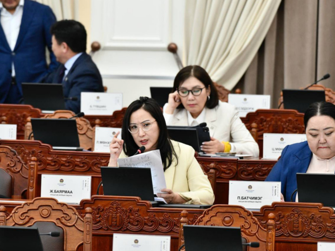 УИХ-ын гишүүн Ж.Баярмаа Ерөнхий сайд Н.Учралд асуулга тавилаа