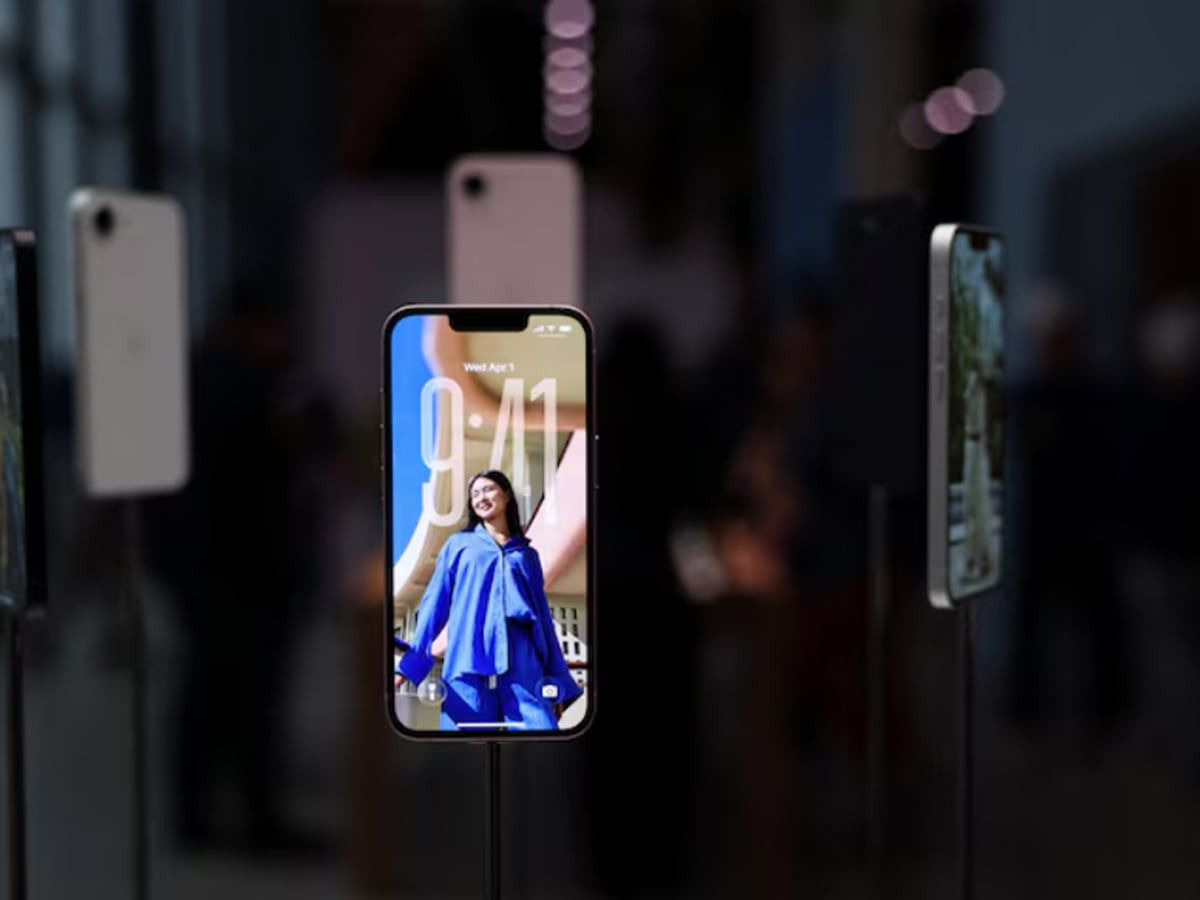 Apple-ийн анхны нугалдаг iPhone 2000 ам.доллароос дээш үнэтэй байж магадгүй 