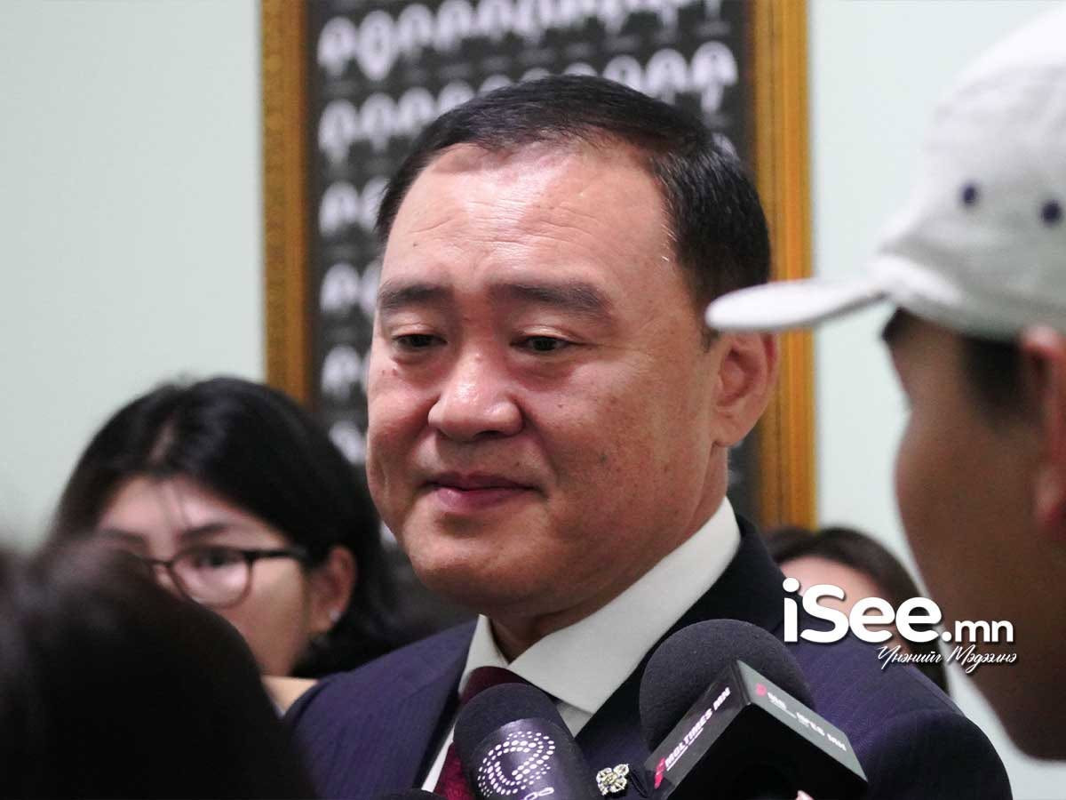 Ардчилсан нам доторх Л.Оюун-Эрдэнийн фракц Н.Учралыг эсэргүүцэж эхлэв үү 