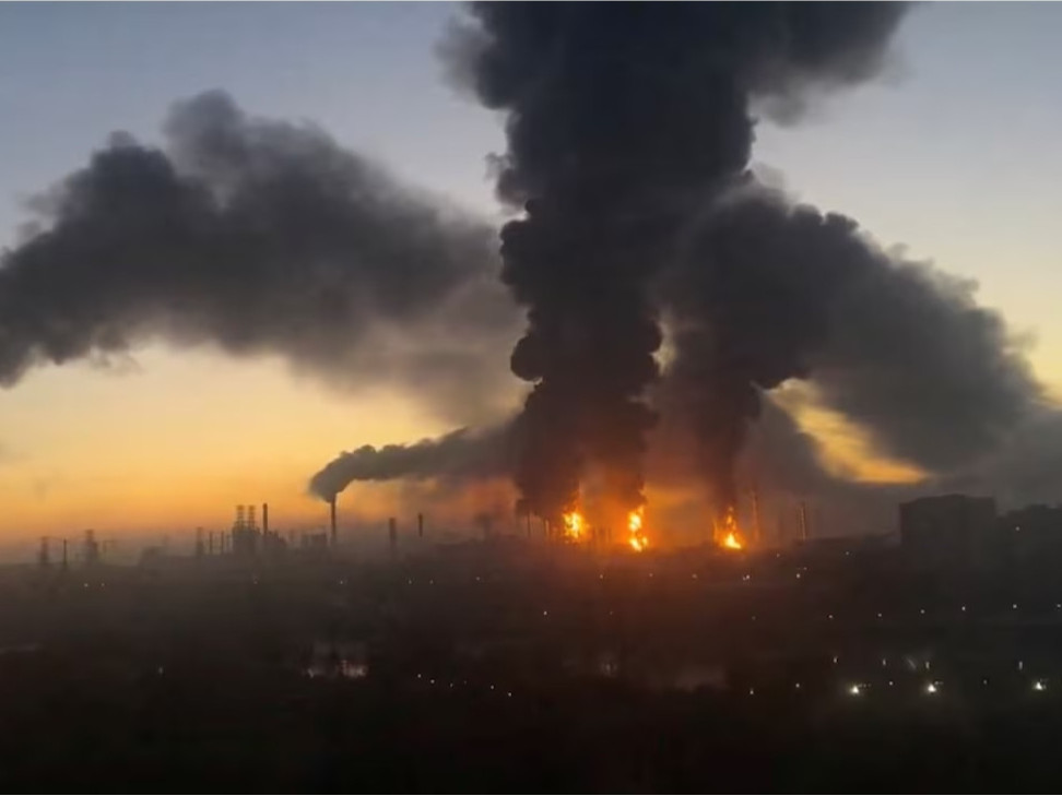 Москва хотод байрлах газрын тос боловсруулах үйлдвэрийн үйл ажиллагаа зогсжээ